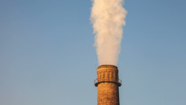 Καπνίζουν καμινάδα ρύπανσης — Αρχείο Βίντεο