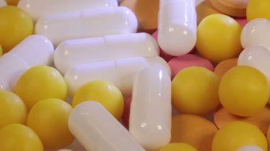 Bir çok farklı dönen uyuşturucuyu kapat