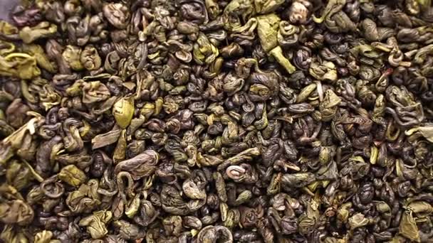 Hojas de té verde cerca de rotación — Vídeo de stock