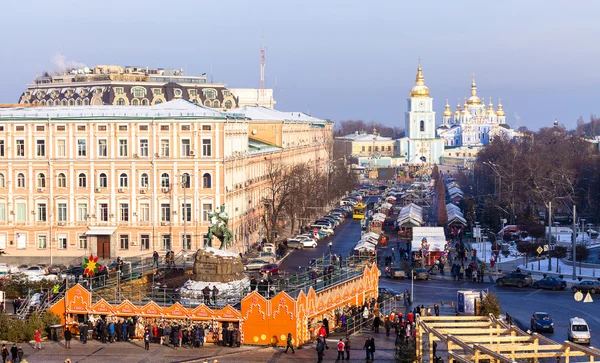 St. michael's gouden koepels klooster - beroemde kerk in Kiev, Oekraïne — Stockfoto