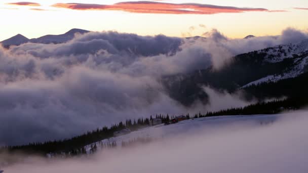 Zonsopgang in de winter Karpaten, Dragobrat, Oekraïne. HD — Stockvideo