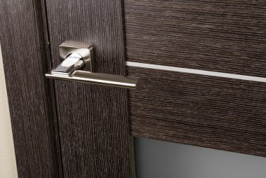 Kapı yaprak metal saplı yakın çekim