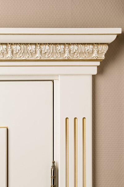  element of the door's molding