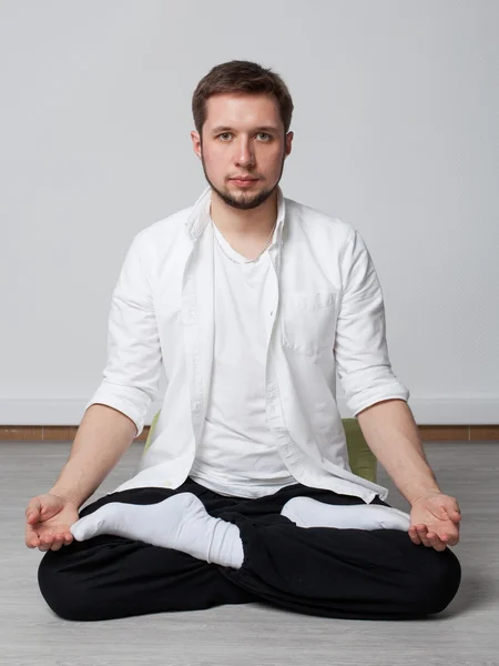 Qigong träning. Meditation — Stockfoto