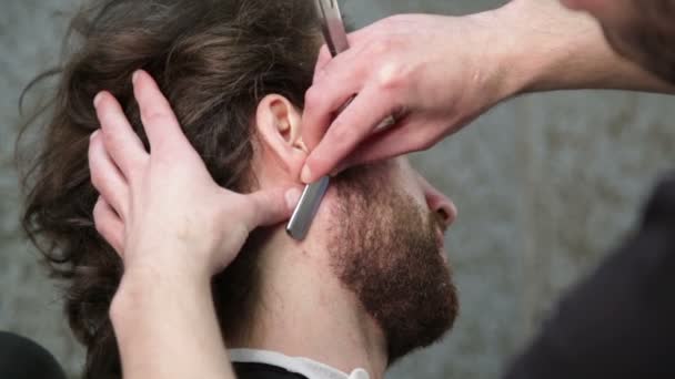 Barbearia. Penteado de homem — Vídeo de Stock