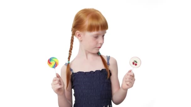 小姜女孩用棒棒糖 — 图库视频影像