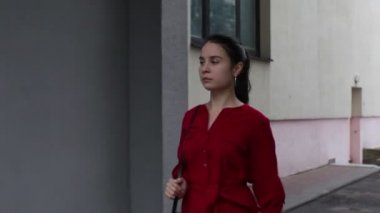 şehir içinde belgili tanımlık köşe yuvarlak dönüm kadın