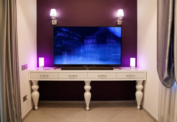 Interior de una sala de estar con televisión — Foto de Stock