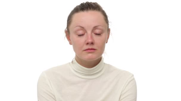 Stäng upp ledsen kvinnans ansikte — Stockvideo