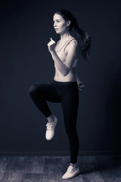 Egzersiz fitness genç kadın — Stok fotoğraf