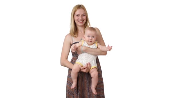 Vrouw met een baby in handen — Stockvideo