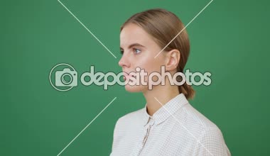 Kadın başından dönüm Beyaz gömlekli