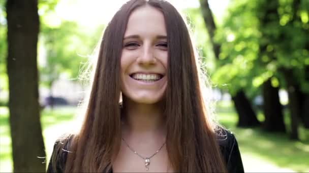 Girl smiling and laughing in the park — Stock Video