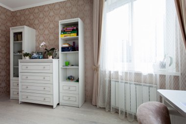 Bir yatak odasının içi.