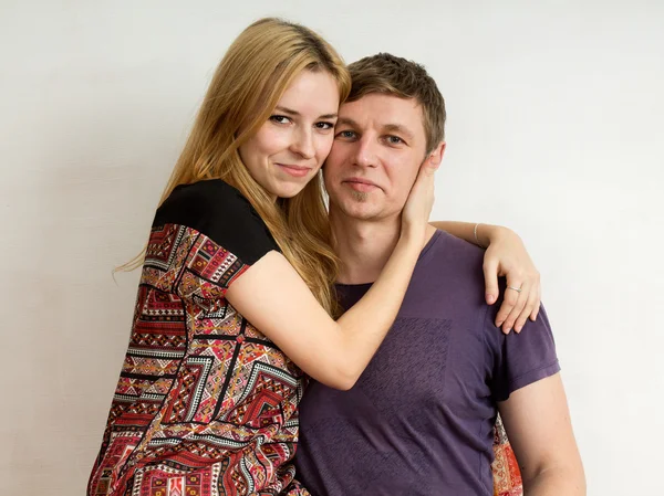 A couple - a  blond woman in a bright dress and a man in purple — Stock Photo, Image