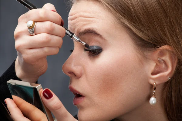 Makeup med eyeliner. Casual gör upp — Stockfoto