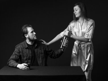  Man is drinking alcohol, the bottle in the hand