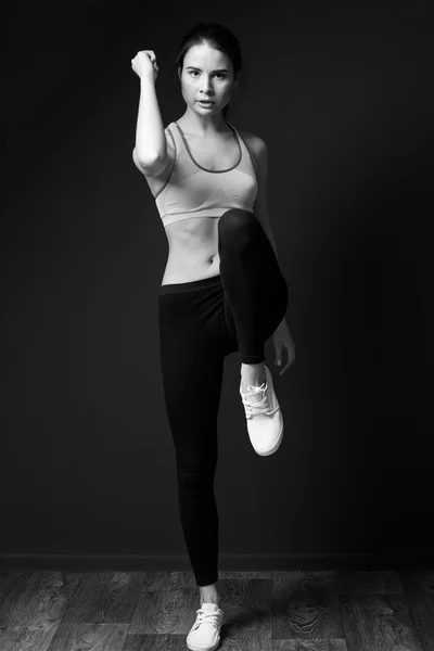 Fitness salonunda - genç enerjik kadın kesiminden yüksek eğitim — Stok fotoğraf