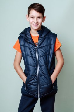 Gülmek ve gülümsemek - bir çocuk çocuğun spor yakın çekim portre