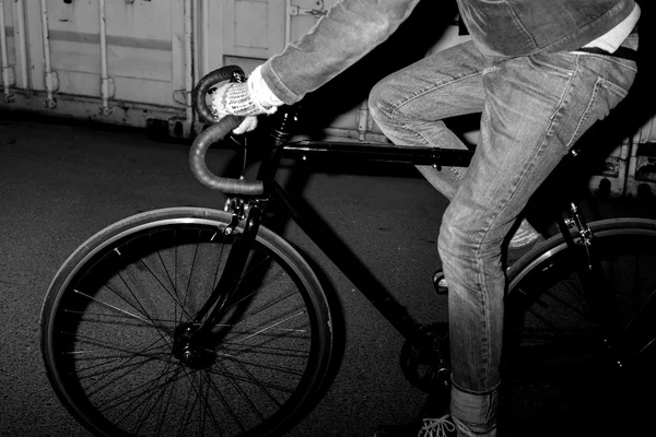 Biciclist urban la modă — Fotografie, imagine de stoc