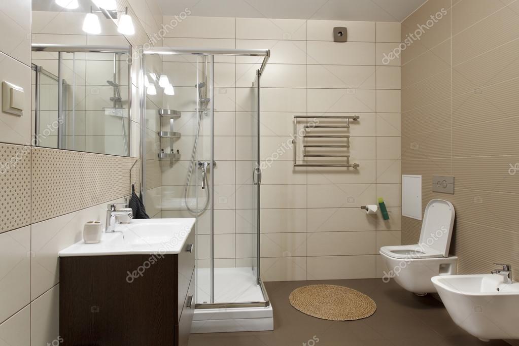 Grote badkamer in bruin tinten — Stockfoto © yuryRumovsky #120595436 Grote badkamer in bruin tinten — Stockfoto © yuryRumovsky #120595436