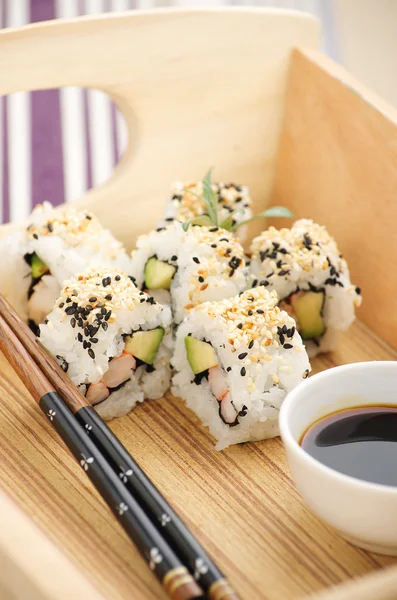 Sushi com camarão e abacate — Fotografia de Stock