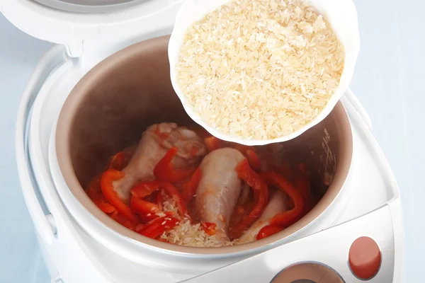 Cooking chicken legs in multicooker — Stock Photo, Image