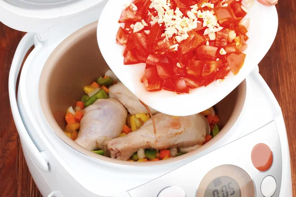 Cooking chicken legs in multicooker — Stock Photo, Image