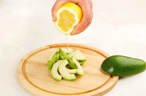 Add lemon juice to avocado — Stock Photo, Image