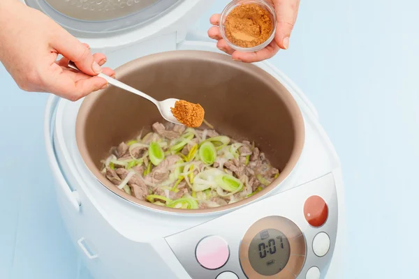 pırasa ile multicooker içinde tavuk