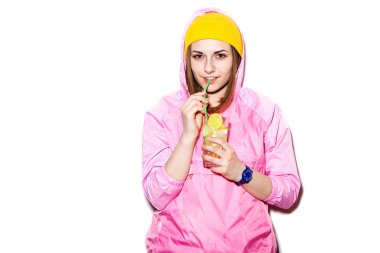 Baştan çıkarıcı kız alkol alkollü kokteyl