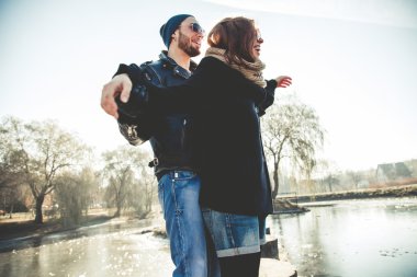 Güzel Rock'n roll çift açık havada hayattan zevk