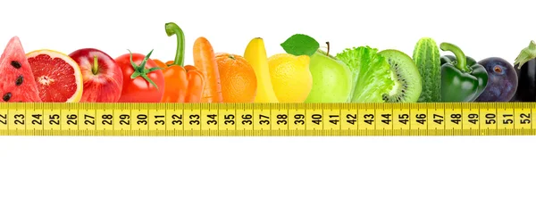 Frutas y hortalizas frescas con cinta métrica — Foto de Stock