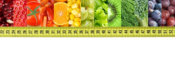 Verse groenten en fruit met meetlint — Stockfoto