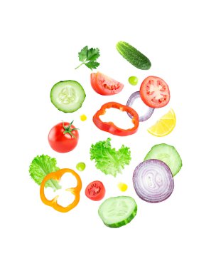 Düşen taze sebze dilimleri