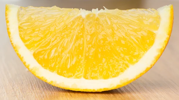 Оранжевый ломтик крупным планом — стоковое фото