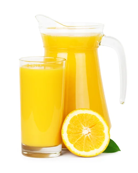 投手で新鮮なオレンジ ジュース — ストック写真