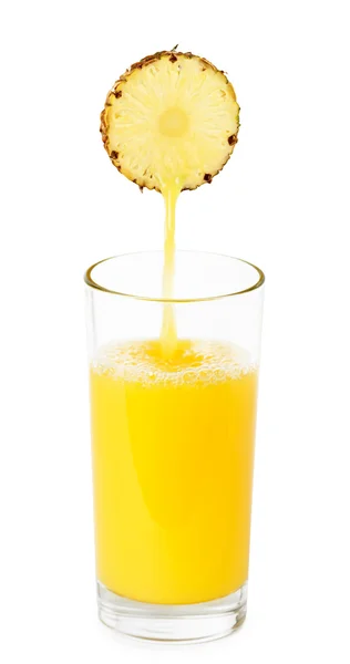 Стакан ананасового сока — стоковое фото