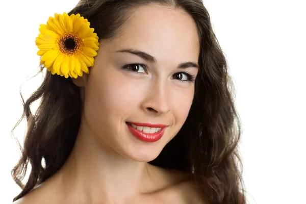 Unga leende vackra kvinna — Stockfoto