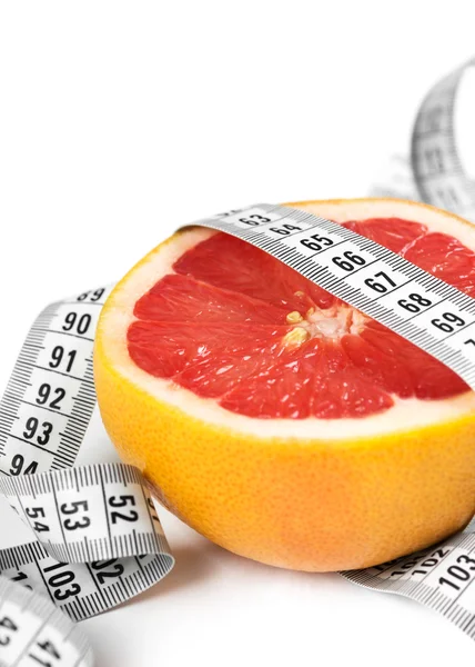 Measuring tape with grapefruit — Stock Photo, Image