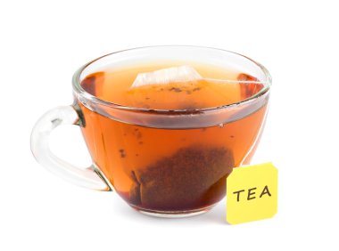 Çay çantalı bir fincan çay.