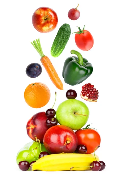 Fresh fruits and vegetables falling — Stock Photo, Image