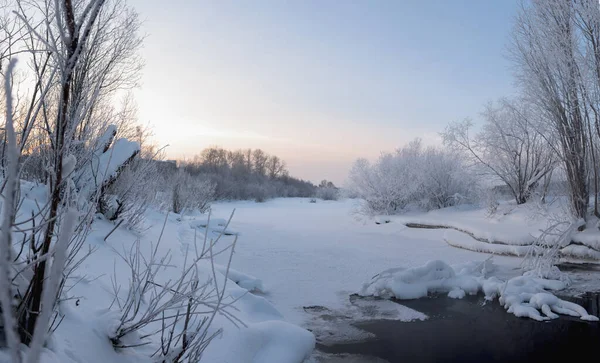 Mrazivé Ráno Břehu Řeky — Stock fotografie