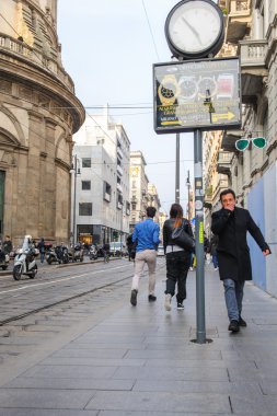 Milan, İtalya - 18 Mart 2015: şehrin sokaklarında.