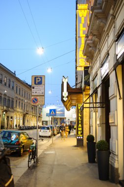 Sahneler, Milan, İtalya