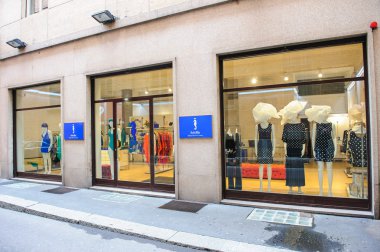 Sahneler, Milan, İtalya