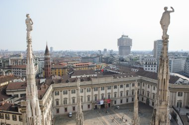 Sahneler, Milan, İtalya