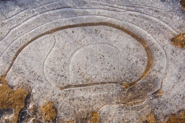 İnce hamur bir yere buz dondurulmuş.