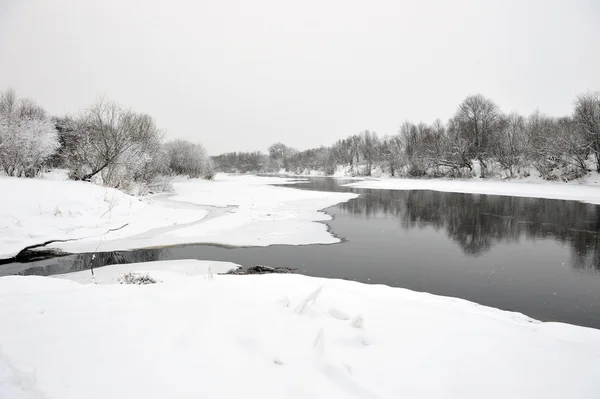 Der Fluss Friert Frühen Winter — Stockfoto