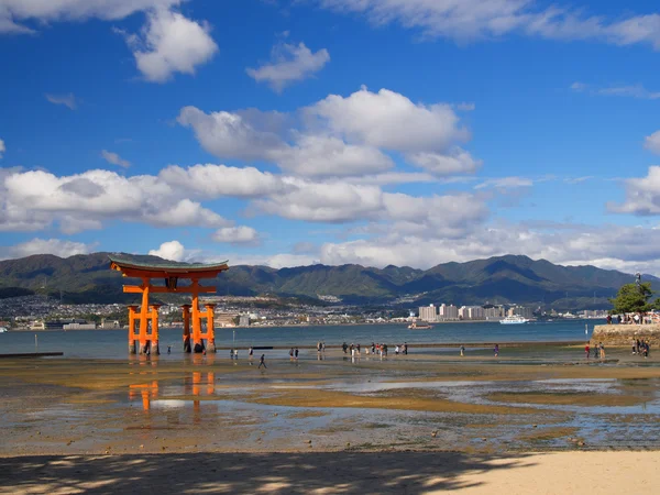 Schwimmendes Torri-Tor in miyajima japan — Stockfoto